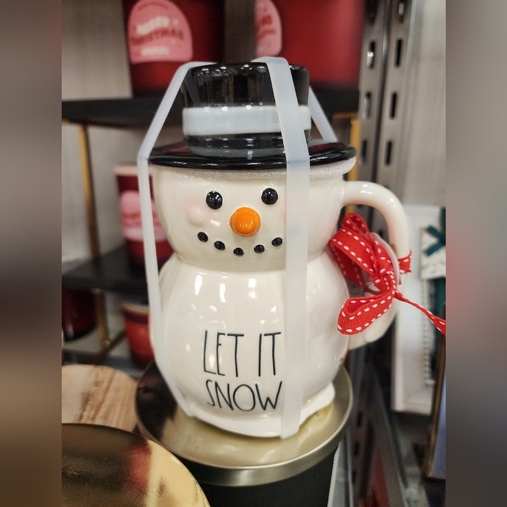 RAE DUNN WINTER HOLIDAY SNOWMAN COFFEE MUG W/ HAT TOPPER “LET IT SNOW” NEW